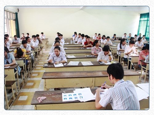 Các thí sinh trong một kỳ thi Đại học (Ảnh minh hoạ)
